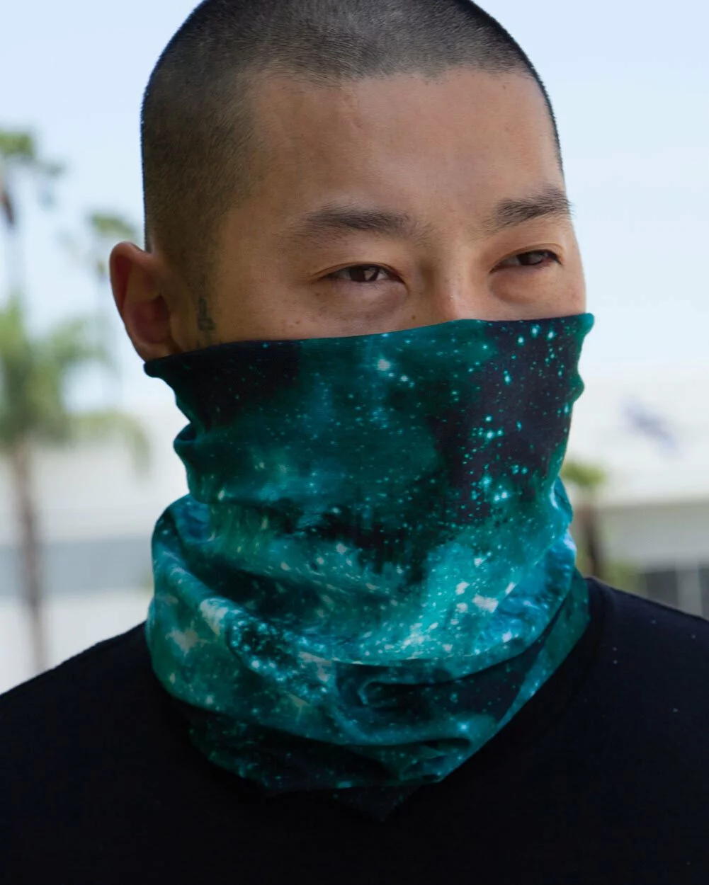 INTO THE AM Team Electric Seamless Mask Bandana 3 INTO THE AM Team Electric Seamless Mask Bandana